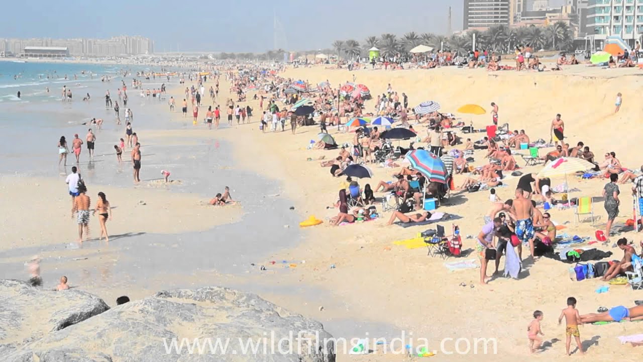 Crowded Jumeirah Beach By The Arab Tower Crowded Jumeirah Beach By The Arab Tower