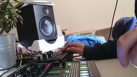 Banging techno on the Roland TR-8 and Korg Monotribe