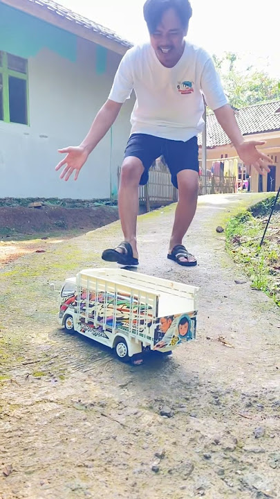 Discovering Wahyu Abadi's RC Car Transforms Into a Robot