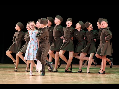 Идёт солдат по городу, студия «Микс Дэнс». A soldier walks through the city, "Mix Dance" Studio