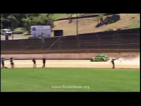 Jet Pack Races a car in Auckland New Zealand for t...