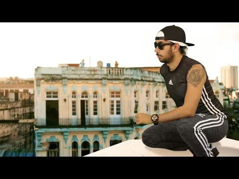 Enrique Iglesias - SUBEME LA RADIO (PARODIA/parody) ft. Descemer Bueno, Zion & Lennox EUGENIO DERBEZ