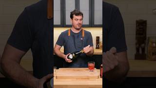 🍾  Bartender Opens Champagne bottle (Easy and Professional)