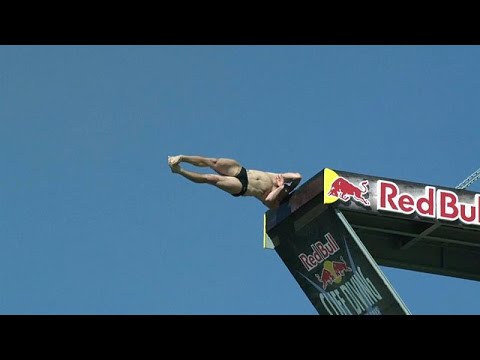 Видео: Чемпион мира по дайвингу Red Bull Cliff - Matador Network