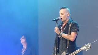 Johnny Depp singing &quot;Heroes&quot; (David Bowie) with Hollywood Vampires, 04.06.2018 - Berlin / Germany