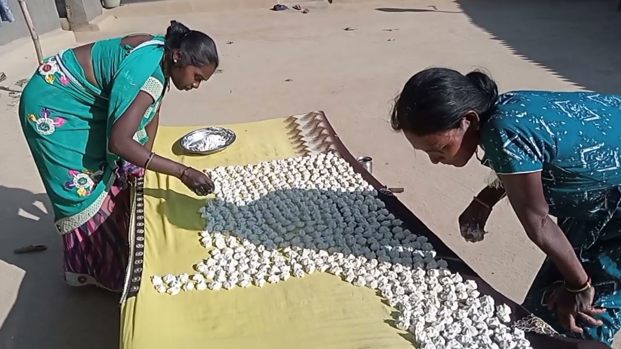 आज देशी स्टाईल में बरी बनाया जा रहा है🤔