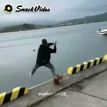 Tuh di tendang ajah tuh titit nya hahah😂😂