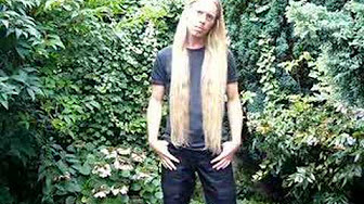 Lange blonde haare mann