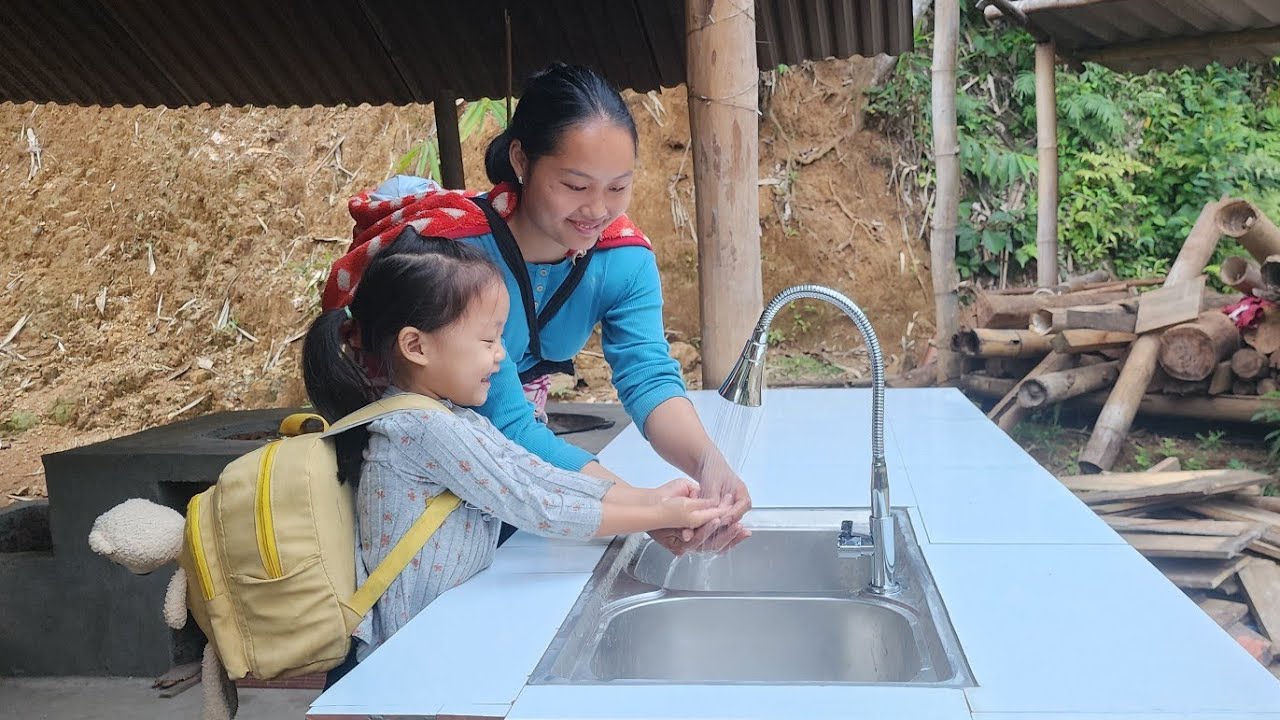 The kitchen counter is finished. The day my daughter came home on her own after school.