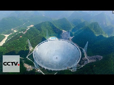 Le plus grand téléscope du monde bientôt terminé - YouTube