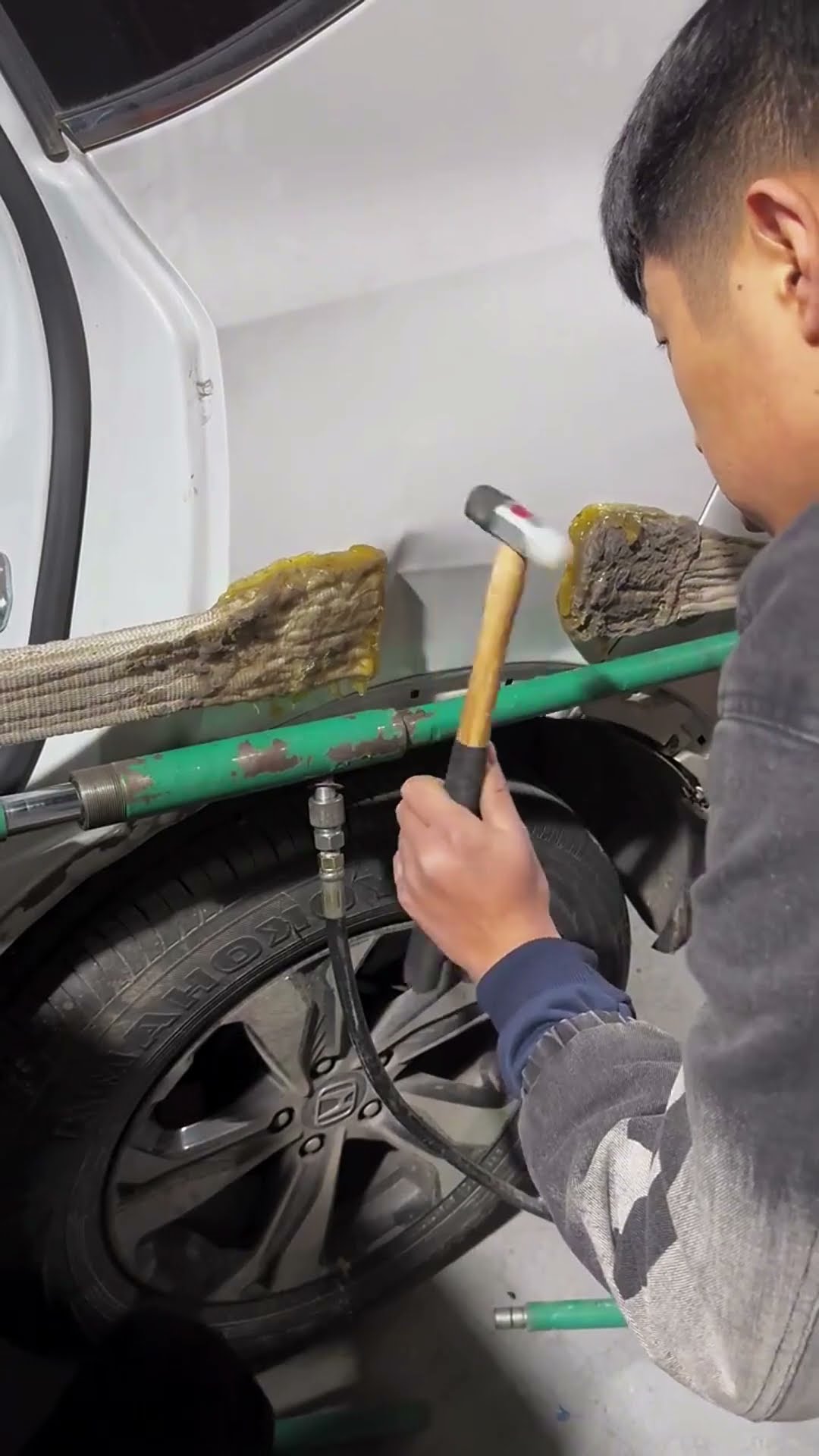 Car free paint dent repair process- Good tools and machinery make work easy