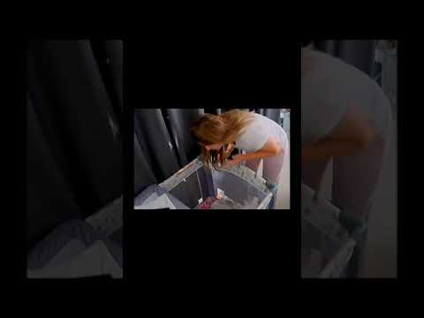 الي سندت عليها ووقعت وقفت بماسكة أيدها اصالة و ميلا و نوح