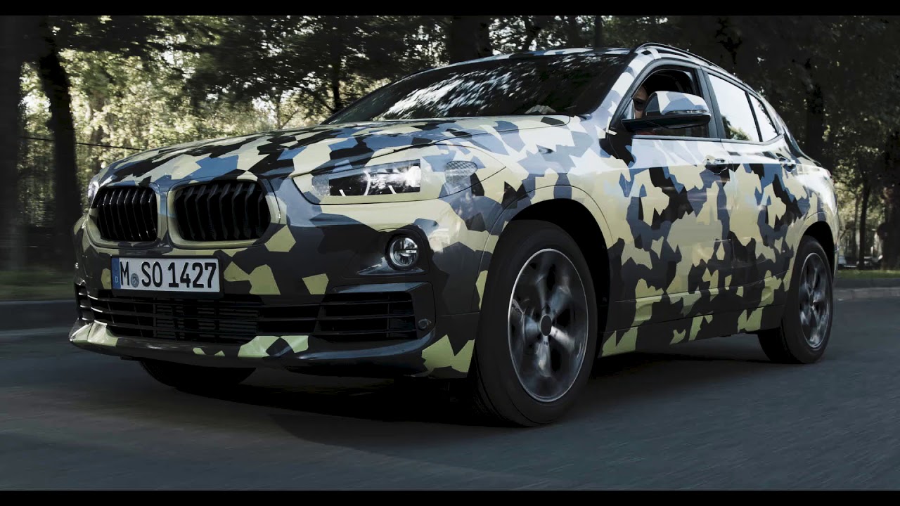 Der neue BMW X2 mit exklusiver Zubehör-Folierung Digital Camo