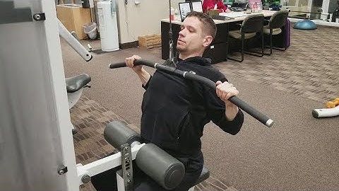 How To Use the Latissimus (Lat) Pull Down Machine