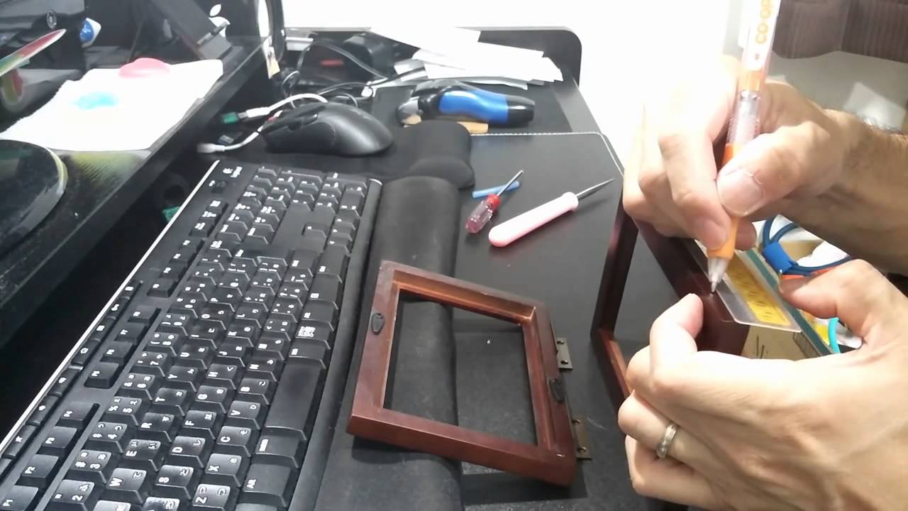 Diy 100均の蝶番で二つ折りの写真立てを自作 Youtube