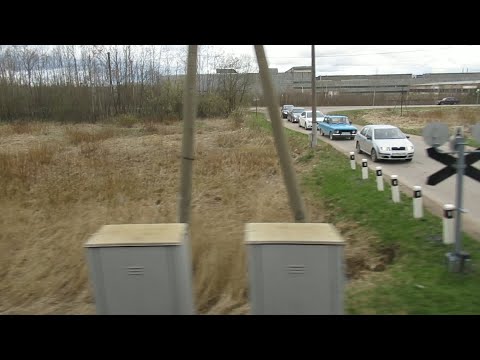 На поезде в