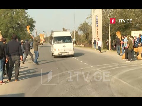 „ნაციონალური მოძრაობის“ წარმომადგენლებს სამტრედიასთან ცოცხებითა და ყავარჯნებით დახვდნენ