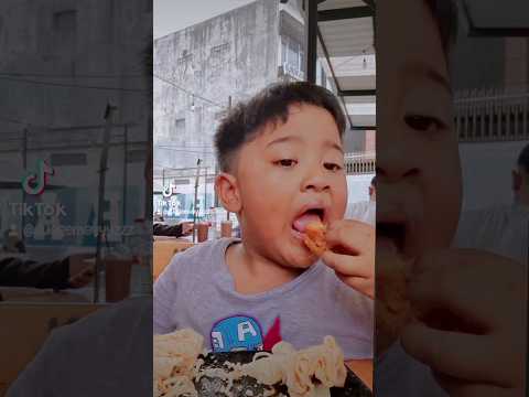 mukbang with gemoy
