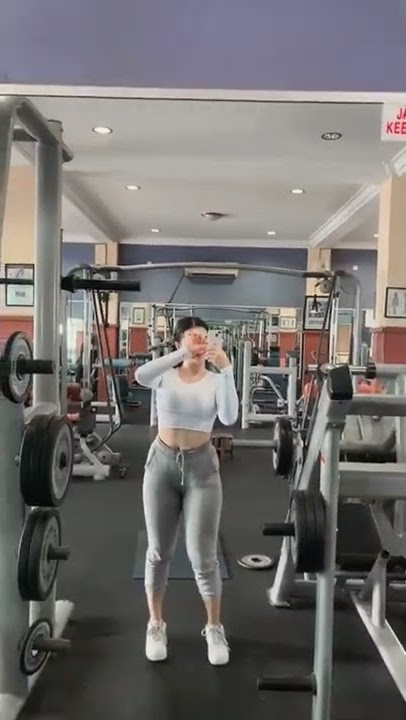 CEWE SEXY LAGI NGE-GYM #short