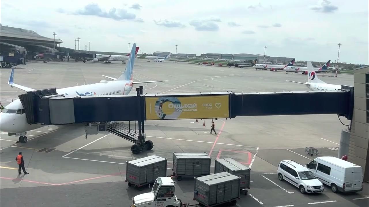 Москва,аэропорт Внуково,наш самолет авиакомпании Flydubai,апрель 2023 ...