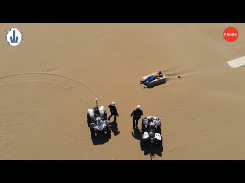 Covid-19: la police de Rimini, en Italie, patrouille une plage avec des drones | AFP Covid-19: la police de Rimini, en Italie, patrouille une plage avec des drones | AFP