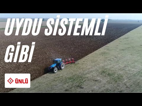 Dönerli pullukla tarlayı halı gibi sürüyor