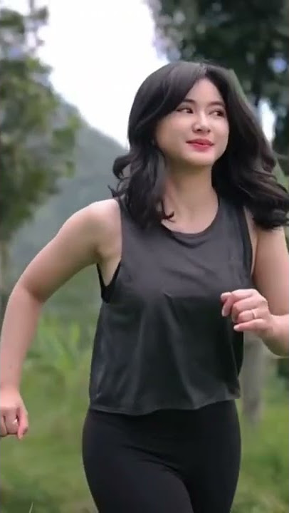 intip keseruan aktifitas dinda dengan tanktop #trending2022 #shortsfeed