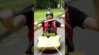 Uit de BOCHT vliegen met KAJAK achter AUTO 💥 #shorts #stuktv #kajak #crash #auto