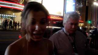 blind side star sandra bullock stops to sign autographs for fans MPG