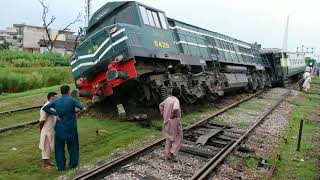 Pakistan Railways 11UP-Hazara Express Arrival and Derail Train 105UP-Rawal Express
