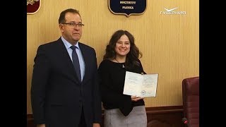 Выпускникам Малой академии государственного управления в Самаре вручили дипломы Выпускникам Малой академии государственного управления в Самаре вручили дипломы