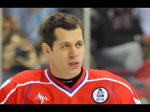 วีดีโอ: Evgeni Malkin กับภรรยาและลูก ๆ ของเขา: Photo