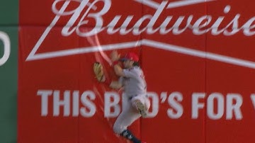 BOS@TEX: Benintendi makes a huge catch in left field