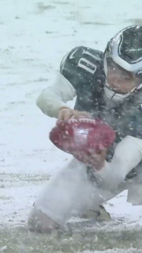 that was sNOw for #jakeelliott ? #philadelphia #eagles #nflplayoffs #nfl