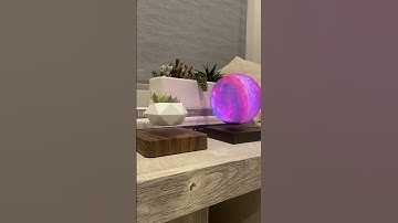 VGAzer Zwevende Maanlamp die vrij in de lucht zweeft en draait, met 16 kleuren. Link in beschrijv...