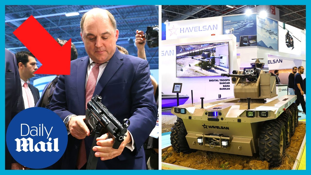 ‘Very good gun’: Defence Secretary Ben Wallace holds machine gun at expo