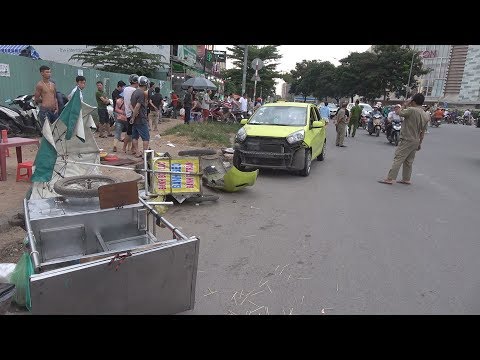 Ô tô rượt xe máy gây tai nạn với xe hàng rong