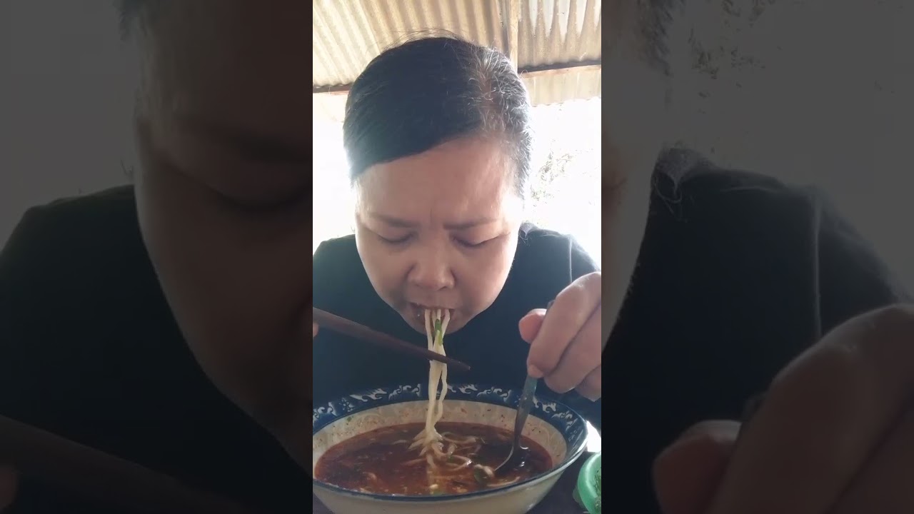 ມື້ນີ້ເອົາຄິບກິນເຂົ້າປຽກເສັ້ນຢູ່ຮ້ານແຸວບ້ານເວີນໄຊເມືອງໂພນທອງມາຝາກເດີ🇱🇦🇹🇭เอาคิบกินก่วยเตียวมาฝากจา