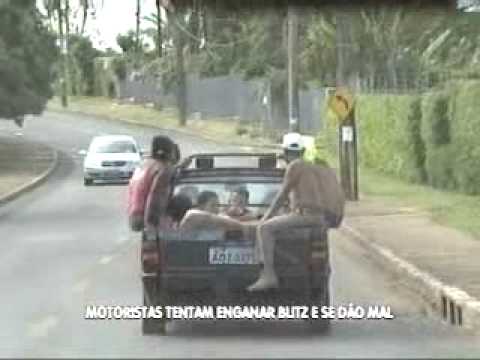 Flagrante no Trnsito: motoristas tentam enganar bl...