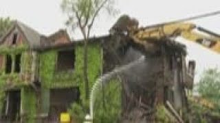 Detroit razes big eyesores, looks to redevelopment