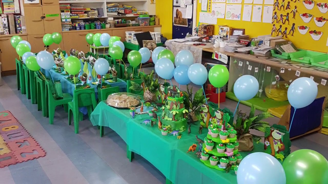 candy table Dinosaur party - YouTube