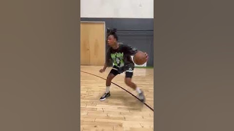 Ben McLemore is SHIFTY and gets the defender with the hesi! #jushoop #shorts