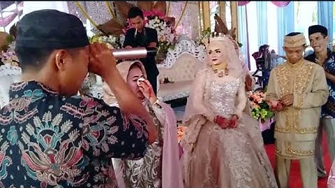 NAngiss,,,Lagu paling sedih diacara pernikahan orang yg di sayangg,,,kalau sudah tiada baru terasa