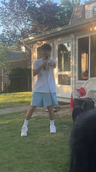 STUNNING KARAOKE PERFOMANCE