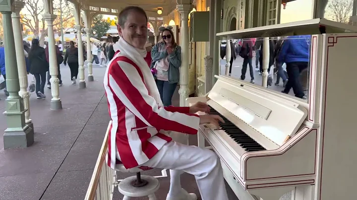 Disneys Pianist Neal at Caseys Corner in Magic Kin...