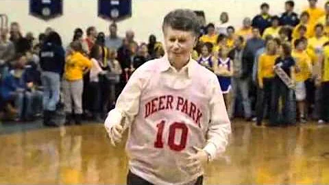 700 WLW's Bill Cunningham Shows Off Free Throw Ski...