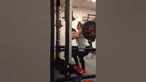 Front squat w/bottom pause. 52.5 kg x 3