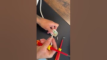 HOW TO CHANGE A FUSE ON A UK PLUG #electrician #homeimprovement #diy #howto #shorts