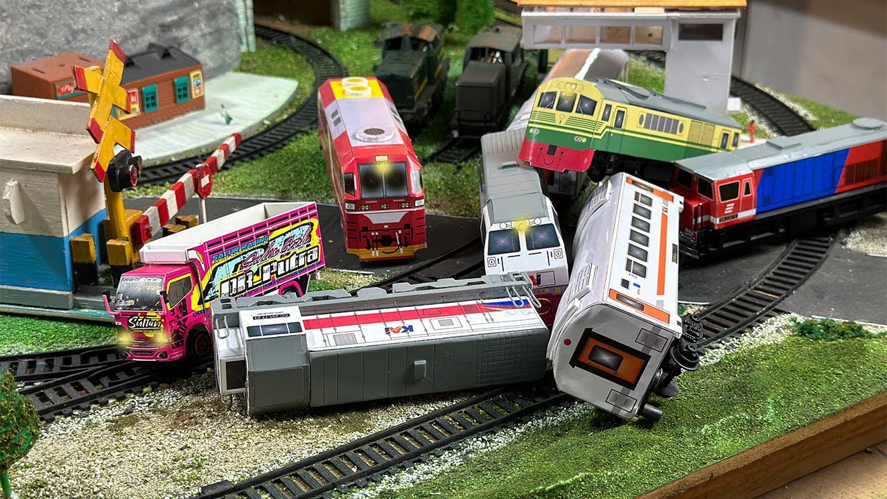 Drama Merakit Kereta Api Panjang CC300,BB204 Anjlok Menabrak Truk Oleng Rebbeca Di Area Stasiun