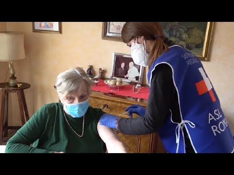 Vaccini Covid a domicilio, viaggio nel lavoro quotidiano dell'ASL Roma 1